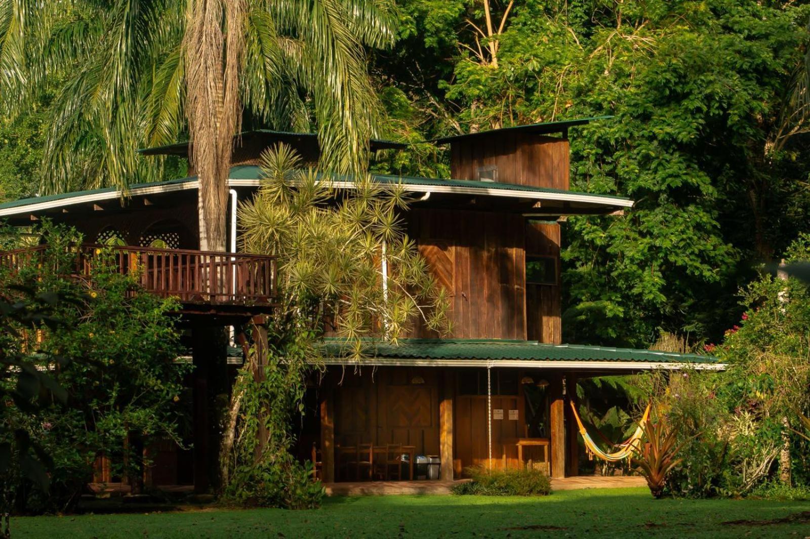 Casa Heliconia - Spacious, Big Garden, Close To The *